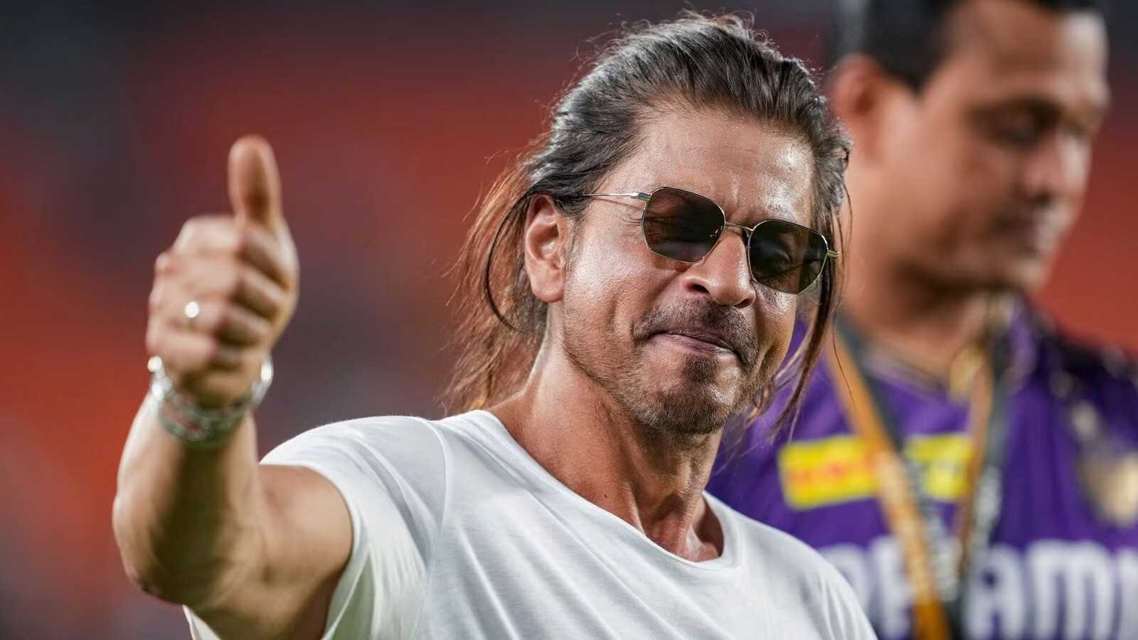 Bollywood के बादशाह Shah Rukh Khan बने भारत के TAX KING