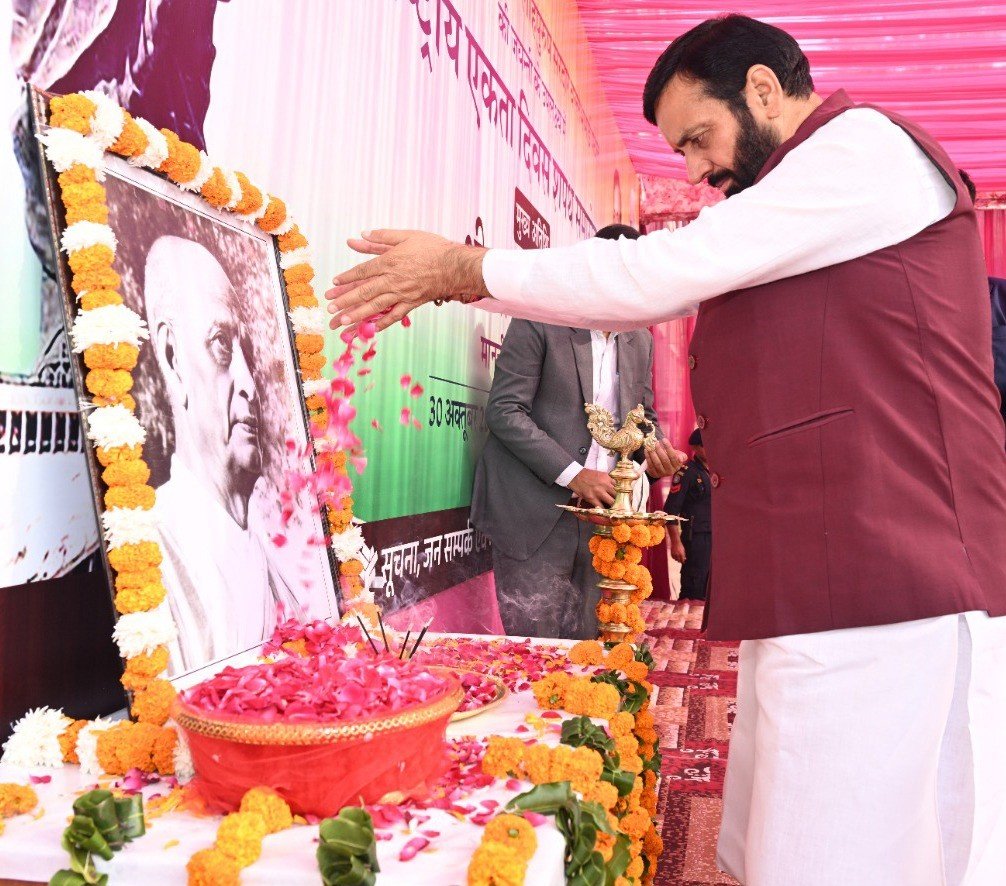 मुख्यमंत्री ने सरदार पटेल को दी श्रद्धांजलि, एकता का संदेश दिया”