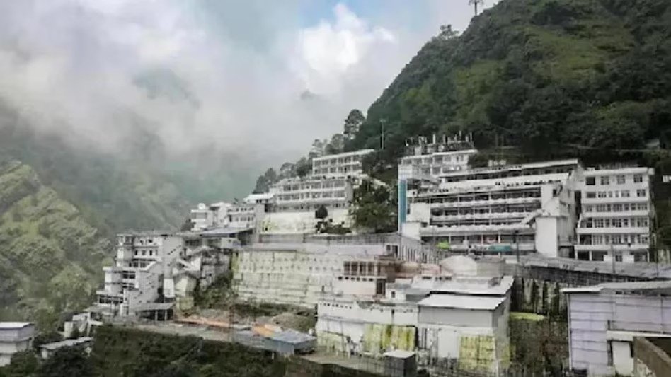 Mata Vaishno Devi के दर्शन के साथ इन खूबसूरत जगहों का भी करें दौरा!