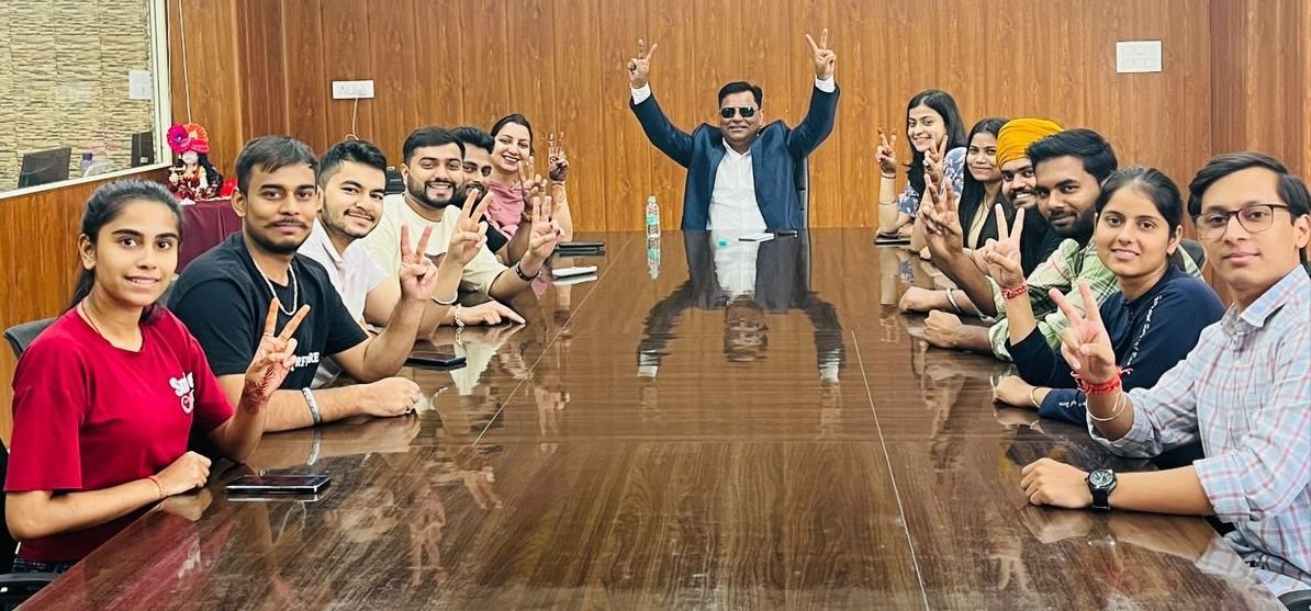 दिवाली पर मिट्स ग्रुप ने बांटी खुशियों की सौगात: 15 कारें और एक महीने की सैलरी का बोनस!