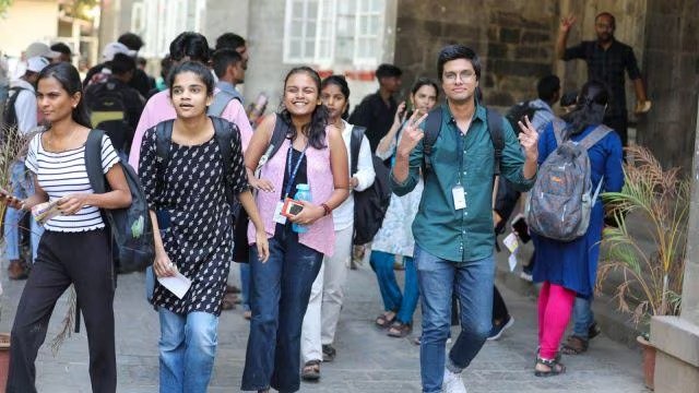 IIT कानपुर की नई Guidelines – JEE एडवांस 2025 के पात्रता नियम, सीट आरक्षण में नया मोड़!