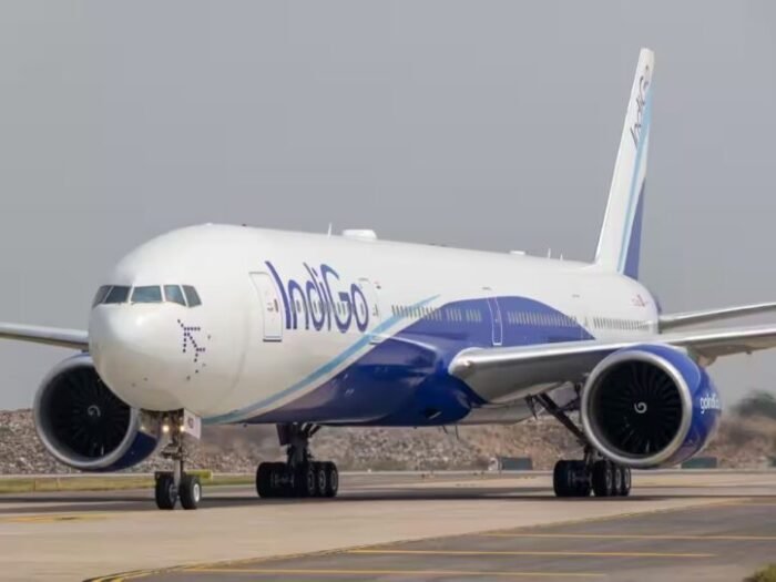 IndiGo Airline की बड़ी लापरवाही, 39 घंटे की देरी के बाद माफी मांगी !