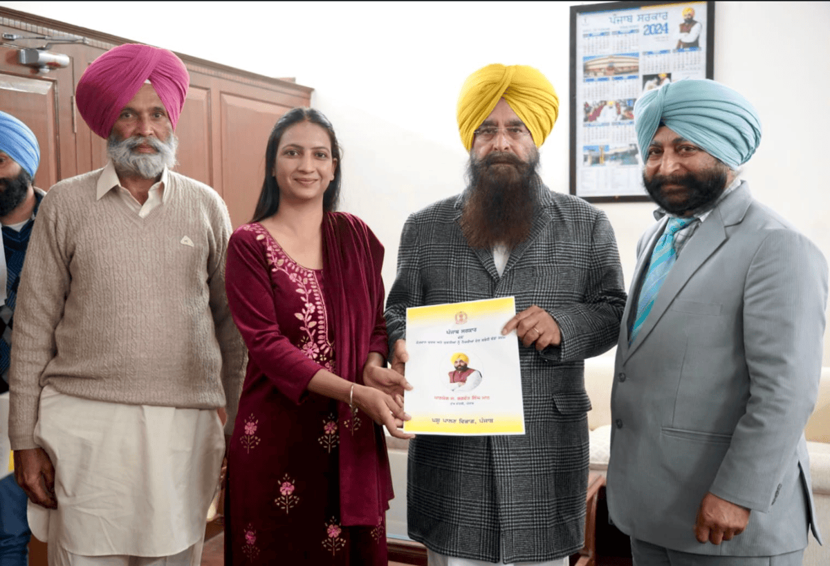 पंजाब में पशुपालन विभाग में मंत्री गुरमीत सिंह खुड्डियां ने सौंपे नियुक्ति पत्र!