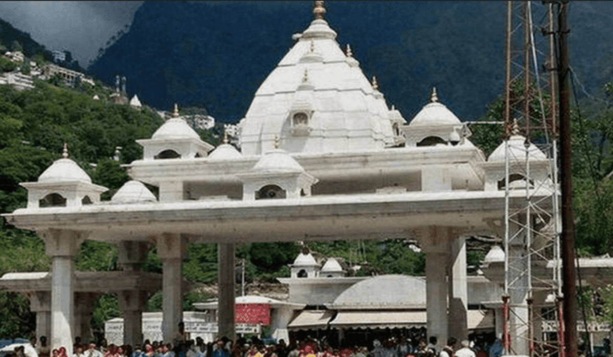 मां वैष्णो देवी के भक्तों के लिए खुशखबरी: खुल रहे हैं स्वर्ण जड़ित गुफा के कपाट!