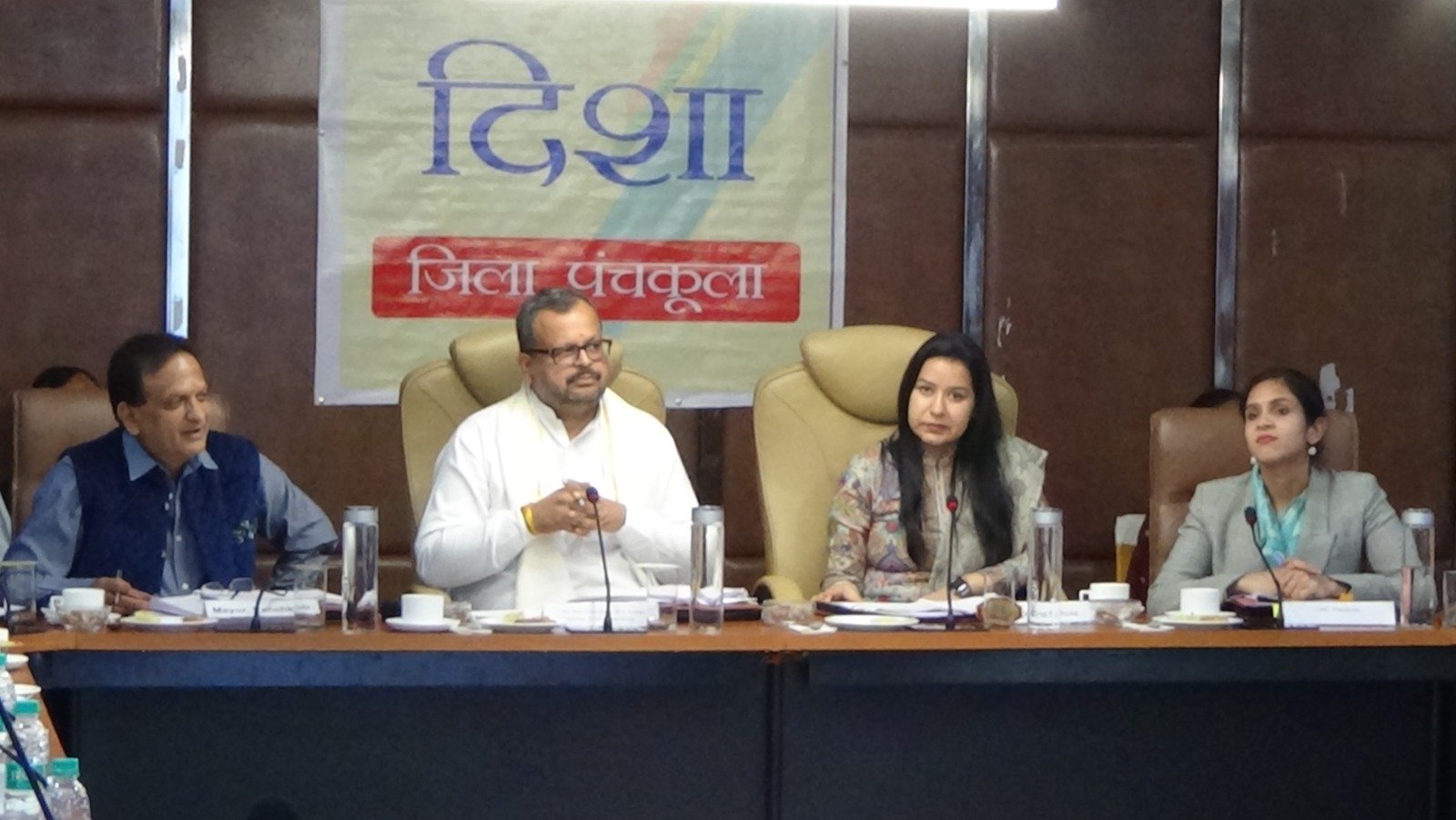 सांसद वरुण चौधरी ने 26 विभागों की 67 योजनाओं की समीक्षा कर दिए अहम निर्देश!