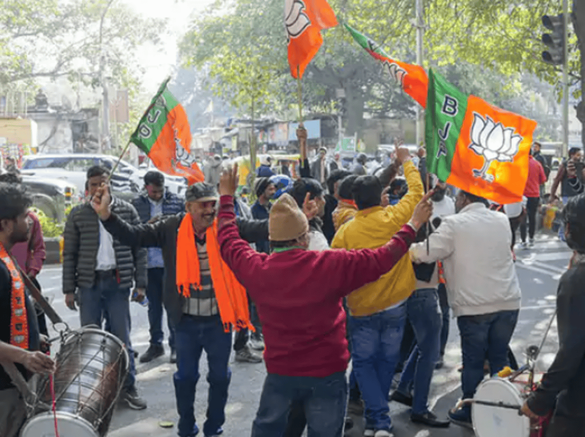 27 साल बाद दिल्ली में भाजपा की वापसी, 48 सीटों पर बढ़त, शाम को मोदी का संबोधन!