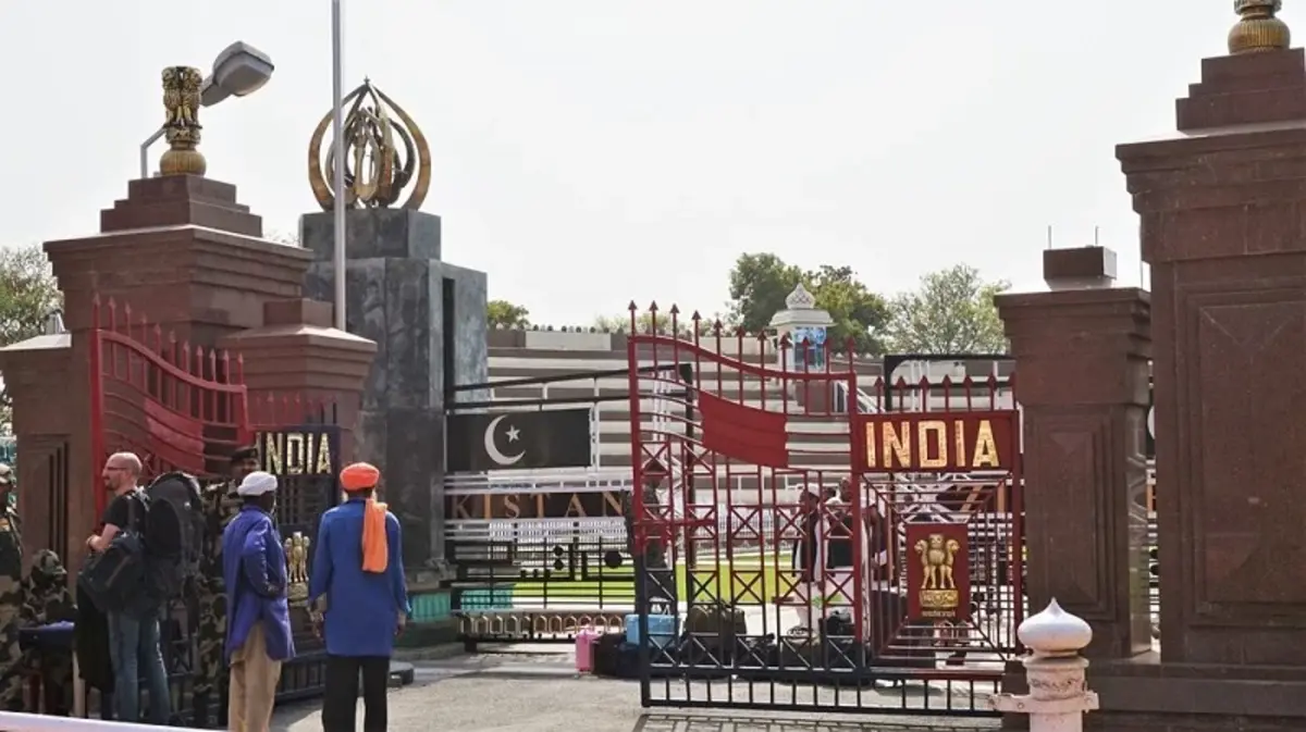 बॉर्डर पर अपनों से मुंह मोड़ा पाकिस्तान, फंसे बुजुर्ग और बच्चे बेहाल!