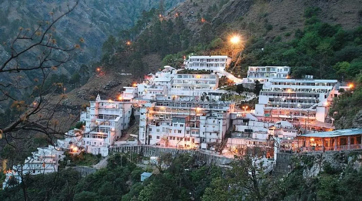 माता वैष्णो देवी यात्रा पर बड़ी राहत: अब भक्तों को मिल रही फ्री में ठहरने, भोजन और दिव्य आरती में भागीदारी की सुविधा!