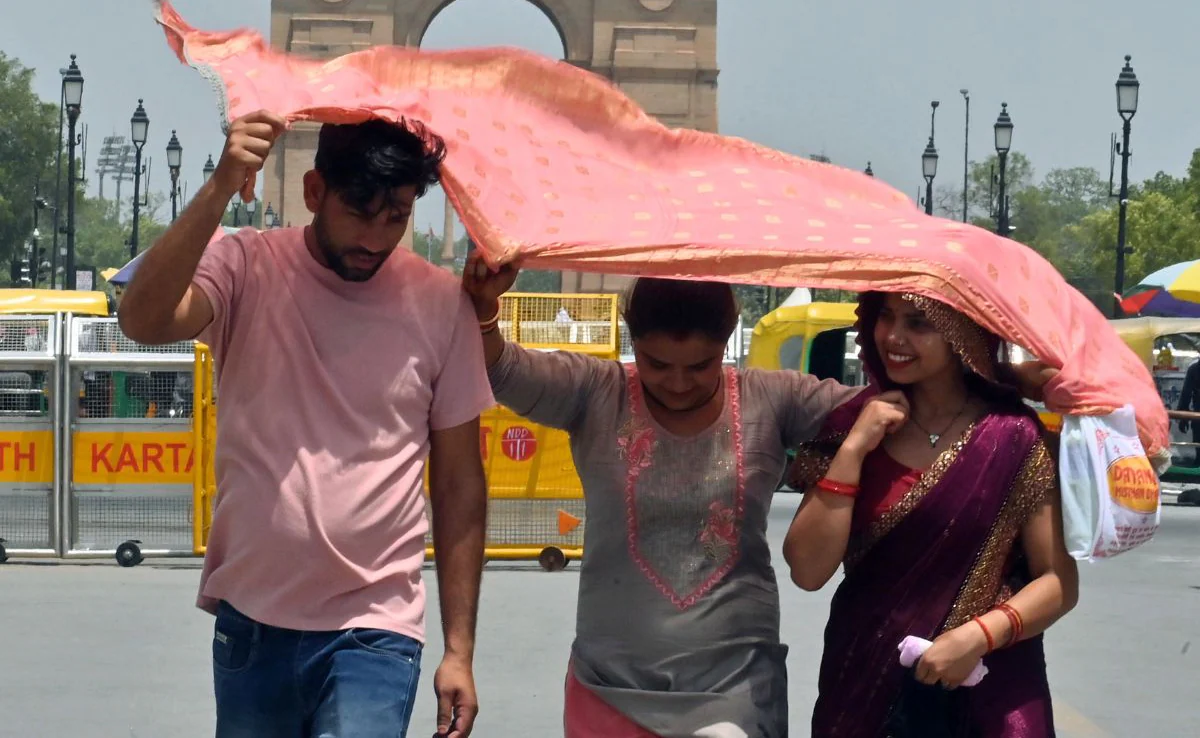 Red Alert जारी: उत्तर भारत की तपती धरती पर भीषण गर्मी का कहर, दिल्ली-NCR समेत कई राज्यों में सतर्कता जरूरी!