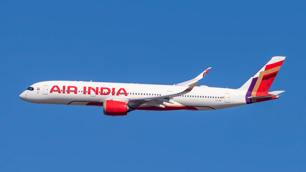फिर डगमगाई Air India की फ्लाइट: इंजन फेल होते ही कोलकाता में आपात लैंडिंग, यात्रियों में मचा हड़कंप!