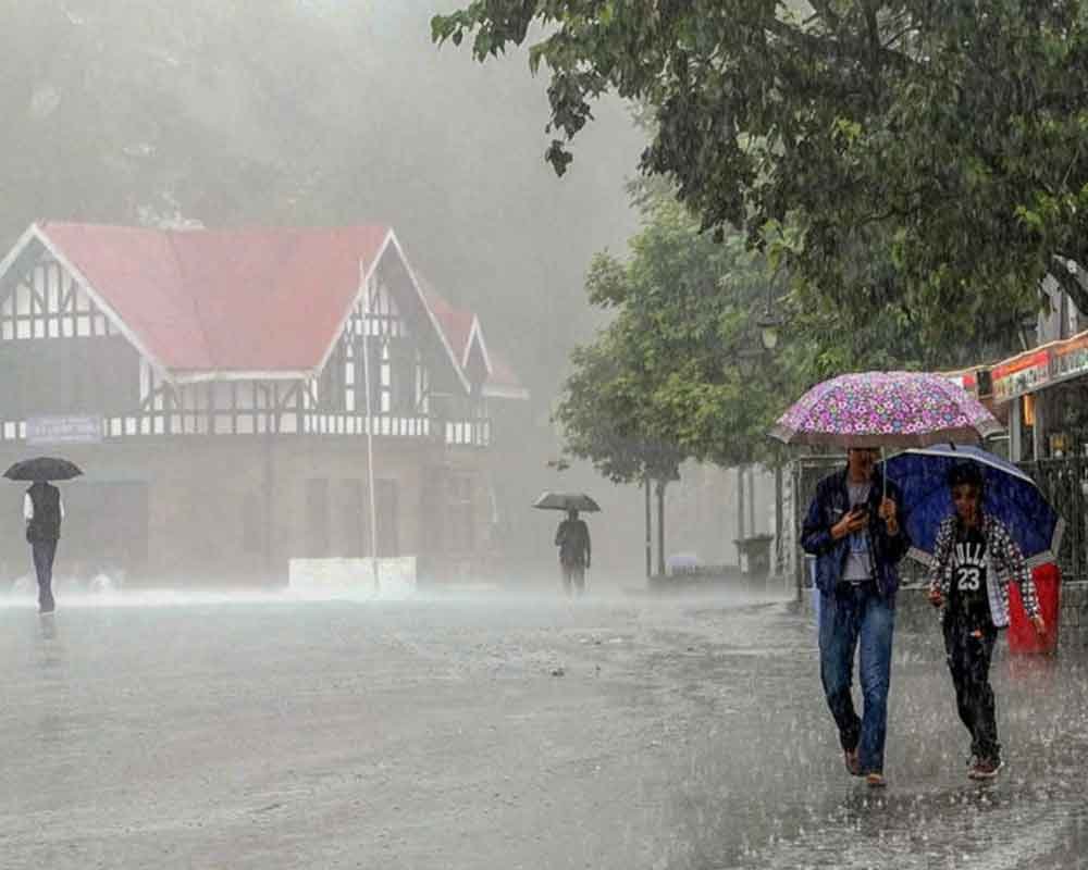 मनमौजी मौसम ने बदला रंग: हिमाचल में तेज तूफान और झमाझम बारिश के आसार!