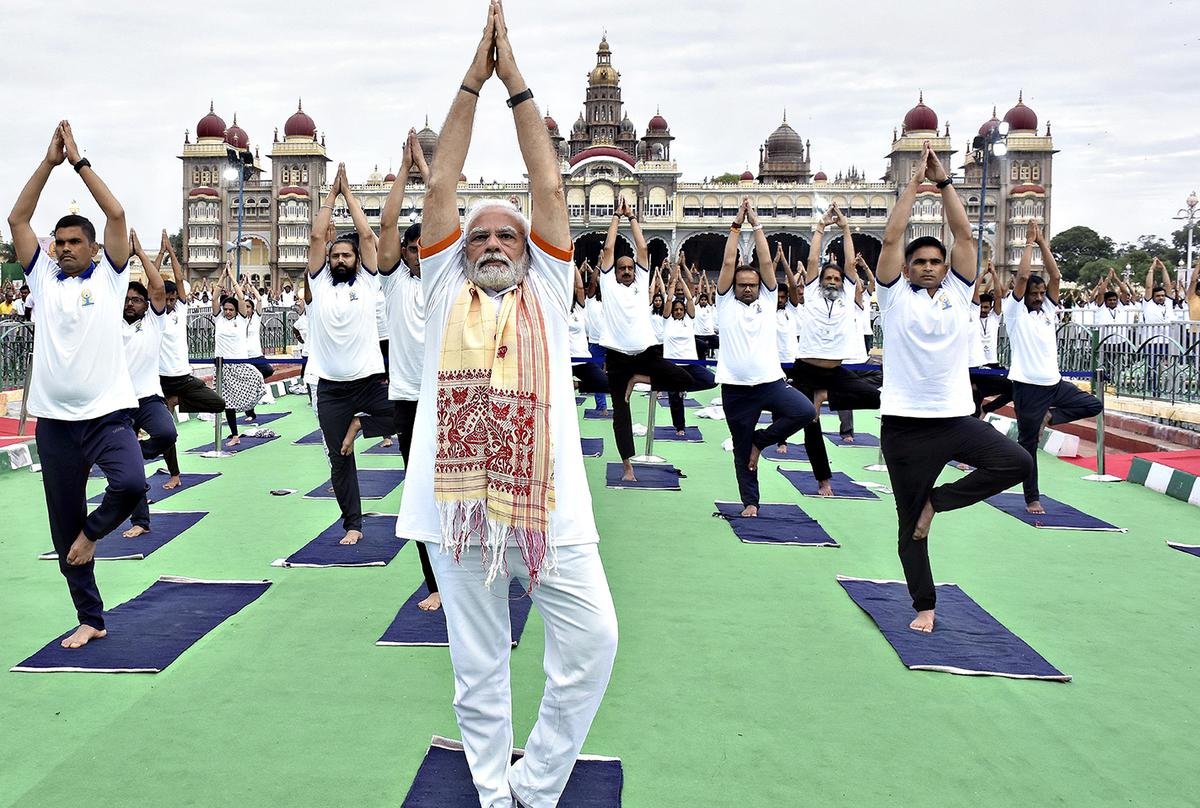 International Yoga Day: जानिये कैसे मोदी जी ने योग को बनाया वैश्विक उत्सव!