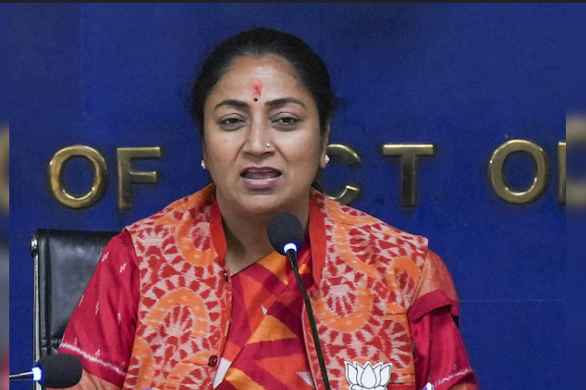 महिलाओं और ट्रांसजेंडर के लिए फ्री बस यात्रा– जानिए दिल्ली सरकार की नई ‘सहेली स्मार्ट कार्ड योजना’ की पूरी जानकारी!