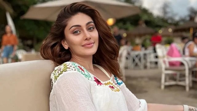 Heart Attack या कुछ और? एक्ट्रेस Shefali Jariwala की रहस्यमयी मौ*त पर अब पुलिस ने उठाए नए सवाल!