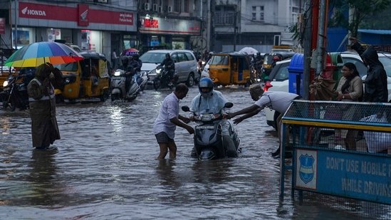 मानसून का कहर: दो हफ्तों तक बारिश से तबाही, किसानों को राहत, पहाड़ों में आफत!
