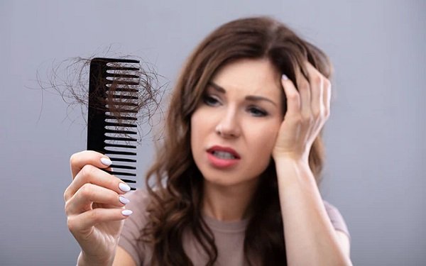 100% तक कम हो सकता है Hair Fall– इन 3 असरदार और आसान टिप्स से पाएं काले-घने बाल!