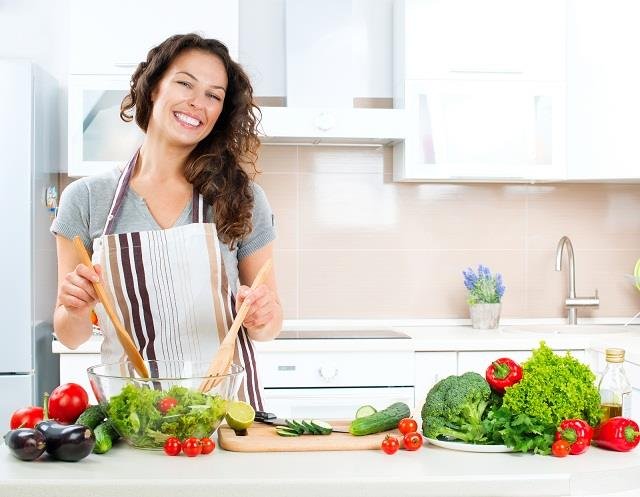 Kitchen Vastu Tips: रसोई में इन चीजों को कभी न करें खत्म, वरना मां लक्ष्मी का आशीर्वाद हो सकता है दूर!