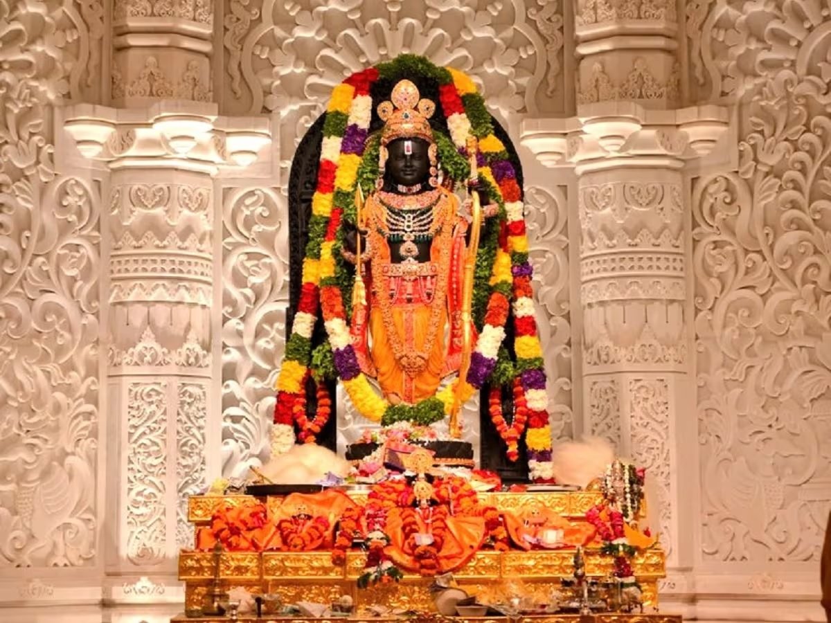 अयोध्या में रामलला के चरणों में समर्पण की बेमिसाल मिसाल — 334 श्रद्धालुओं ने चढ़ाया 85.7 किलो ये कीमती धातु!