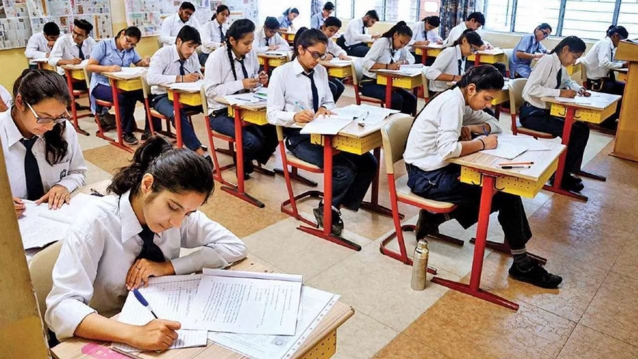 CBSE का बड़ा बदलाव! 2026 से 10वीं की बोर्ड परीक्षाएं साल में दो बार, छात्रों को मिलेगा सुधार का मौका!