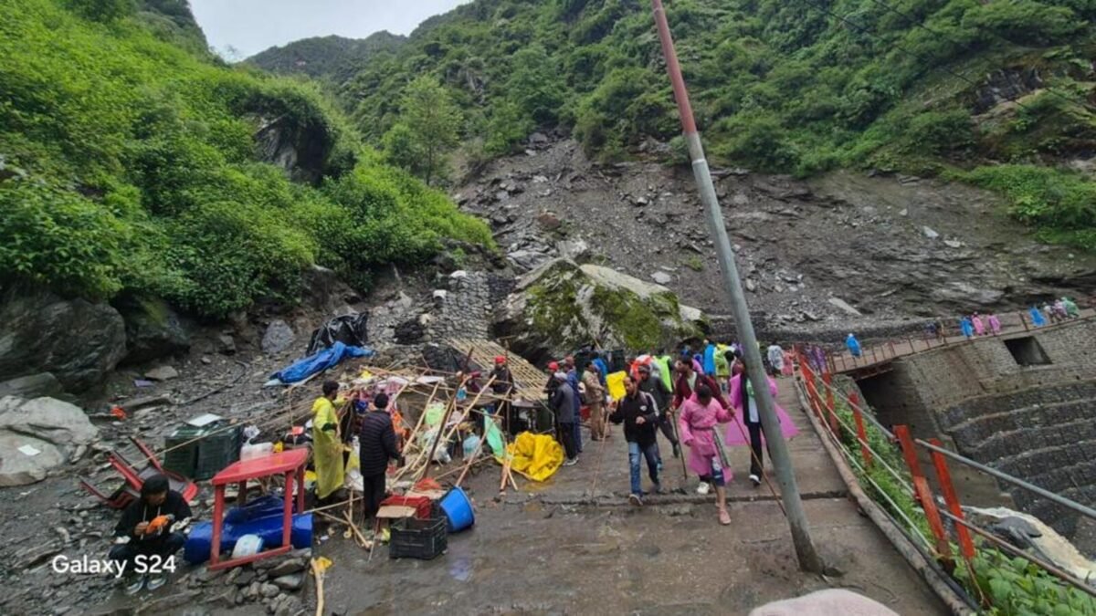 Kedarnath Yatra हादसा: खाई में गिरे श्रद्धालु, 2 की मौत, 1 लापता – रेस्क्यू ऑपरेशन जारी!