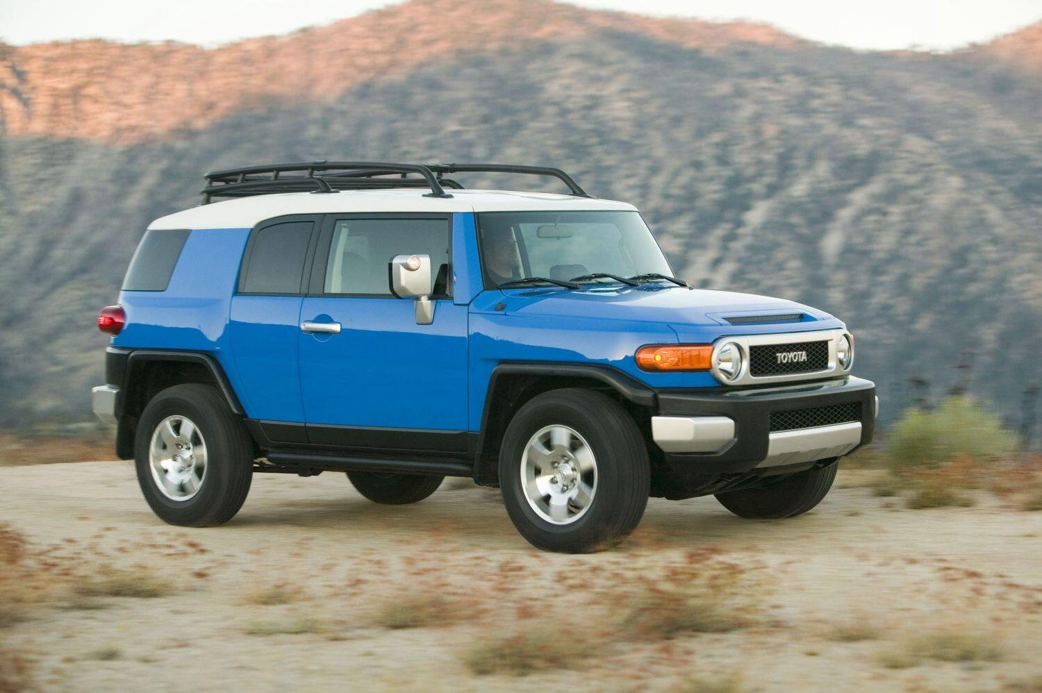 Mini Fortuner की एंट्री तय! Toyota FJ Cruiser बनेगी नई ऑफ-रोडिंग सनसनी!