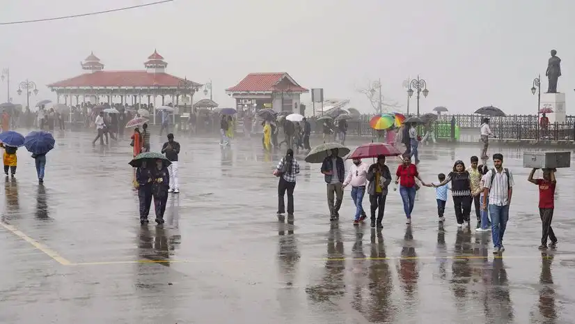 भारी बारिश के बाद उफनती नदियां, जुलाई में मानसून लेगा रौद्र रूप – देश के 8 राज्यों में बाढ़ का खतरा!