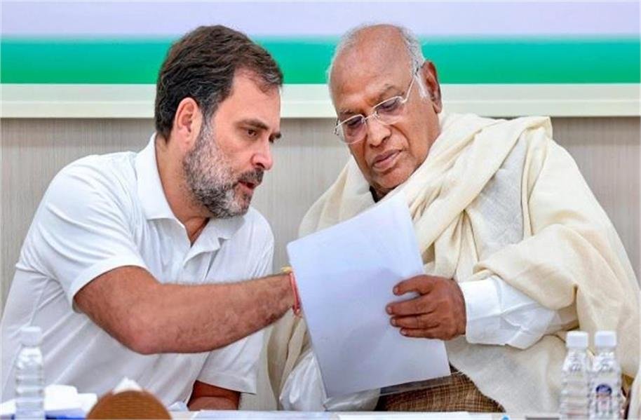 राहुल गांधी और खरगे ने प्रधानमंत्री को लिखा पत्र: जम्मू-कश्मीर को पूर्ण राज्य का दर्जा देने और लद्दाख को छठी अनुसूची में शामिल करने की मांग!