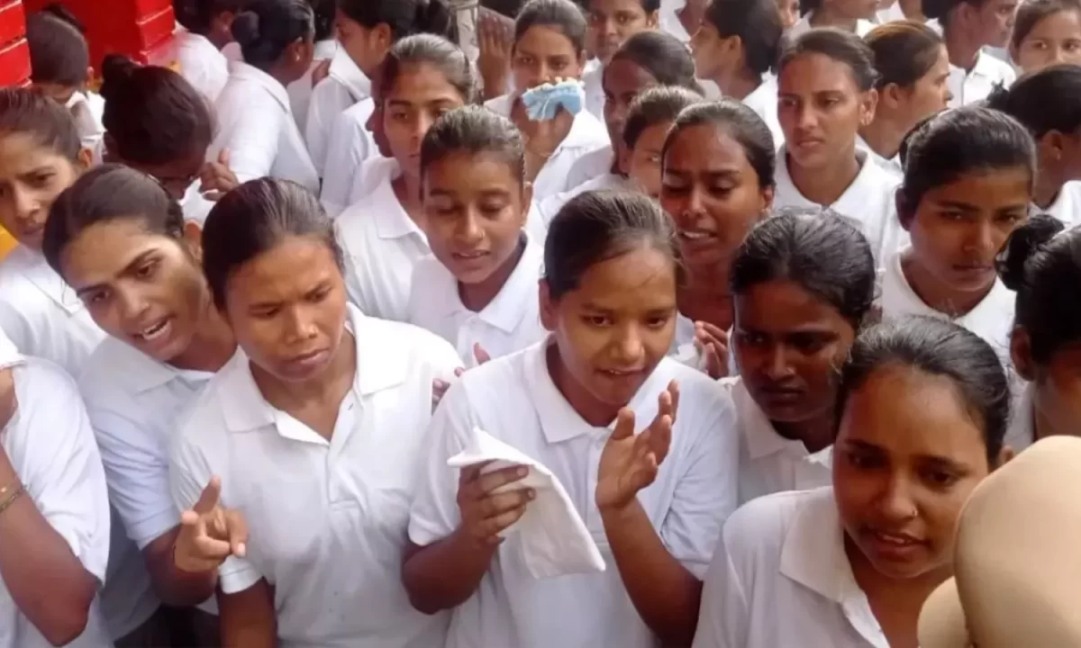 सुरक्षा सिखने आईं बेटियां खुद असुरक्षित – गोरखपुर ट्रेनिंग सेंटर में बगावत की आवाज़, जानिये क्या है मामला!