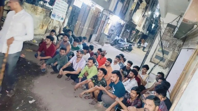 गुजरात से अब तक की सबसे बड़ी कार्रवाई: 250 अवैध बांग्लादेशी डिपोर्ट, हथकड़ी में किया गया रवाना!