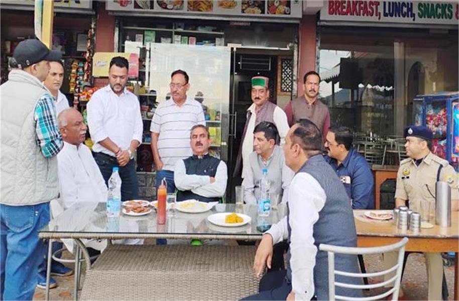 सड़क यात्रा, चाय की चुस्कियां और सोलन की बातें – मुख्यमंत्री सुक्खू का अनोखा अंदाज़ एक बार फिर चर्चा में!