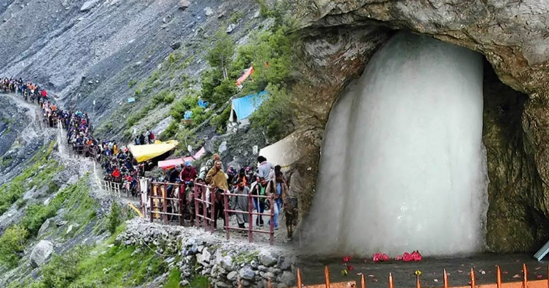 Amarnath Yatra 2025: जम्मू से पहले जत्थे की रवानगी, पूरी तैयारियों और सुरक्षा इंतजामों के साथ शुरू होगा पवित्र सफर!