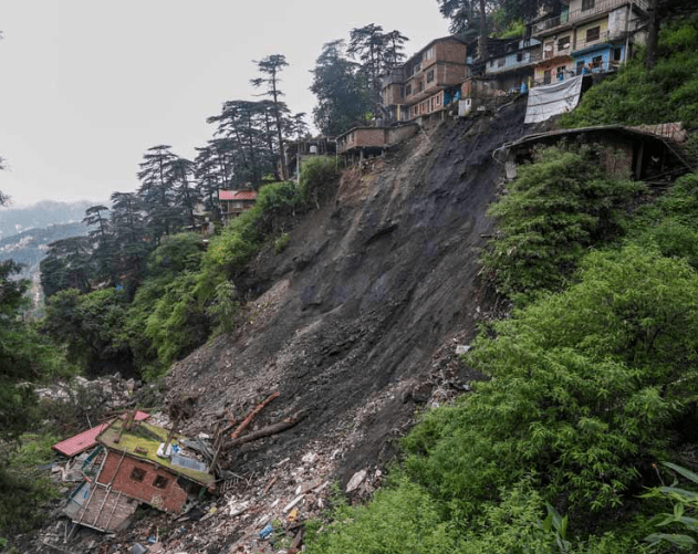 हिमाचल में 11 श्रद्धालुओं की लैंडस्लाइड से मौ/त