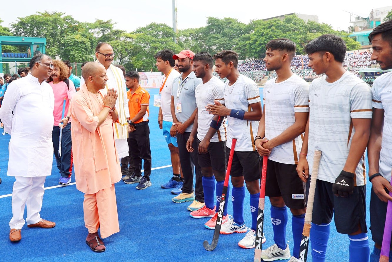 National Sports Day पर CM योगी ने लगाया शॉट