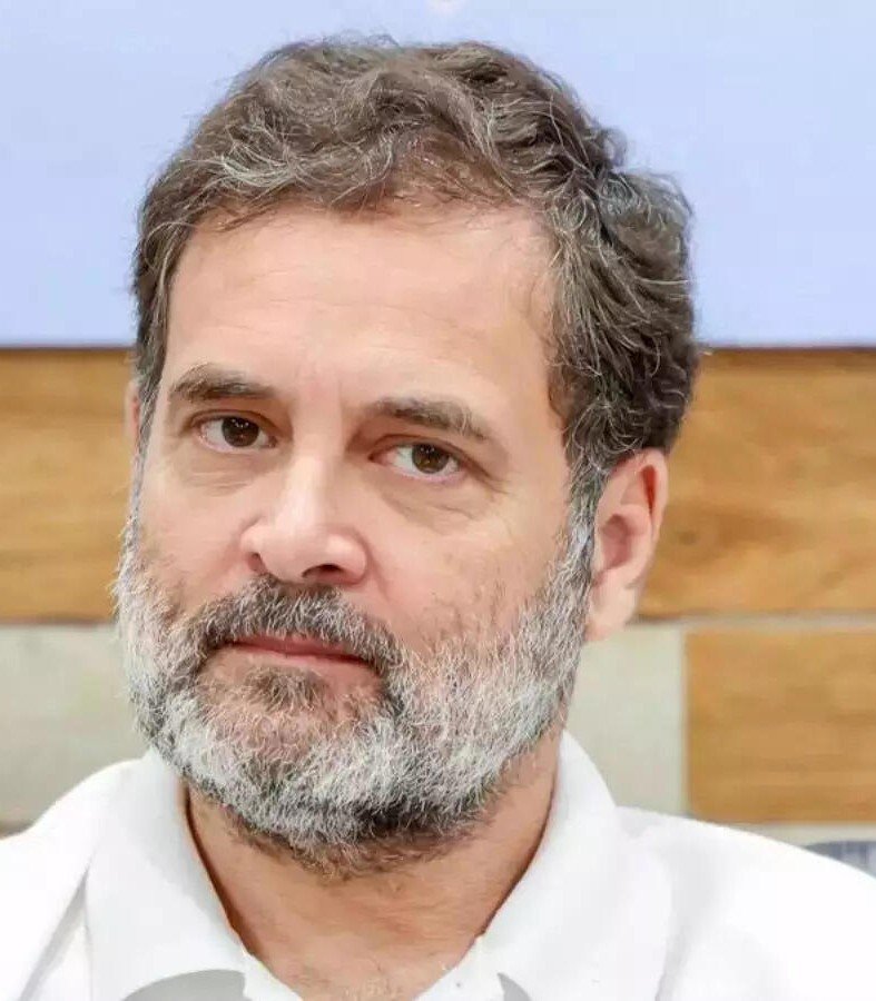 राहुल गांधी ने  बिहार के मृत घोषित वोटर्स के साथ चाय पी