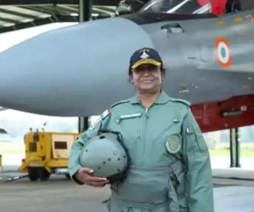 राष्ट्रपति द्रौपदी मुर्मू ने राफेल में भरी उड़ान, जवानों ने दिया गार्ड ऑफ ऑनर