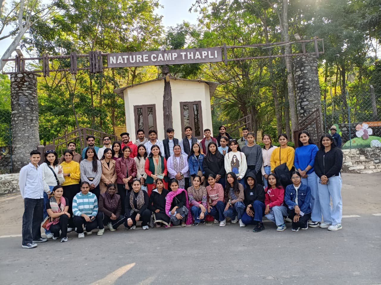 चौधरी देवी लाल विश्वविद्यालय, सिरसा के विद्यार्थी नेचर कैम्प थापली पहुंचे