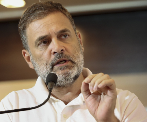 Indigo की फ्लाइट्स कैंसिल पर राहुल गांधी भड़के सरकार पर..