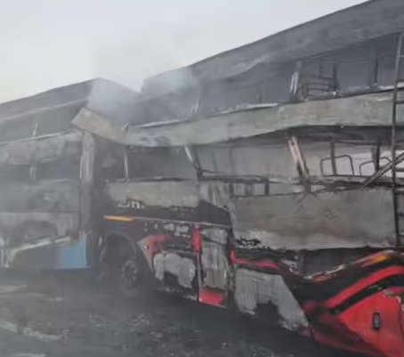 मथुरा एक्सप्रेसवे पर धुंध के वजह से 8 बसें-3 कारें टकराईं, 13 जिं/दा ज/ले