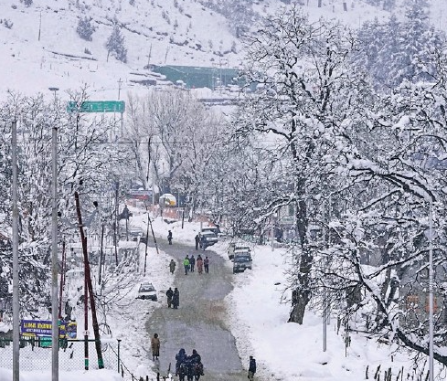 न्यू ईयर पर पहाड़ों में बर्फबारी का तोहफा