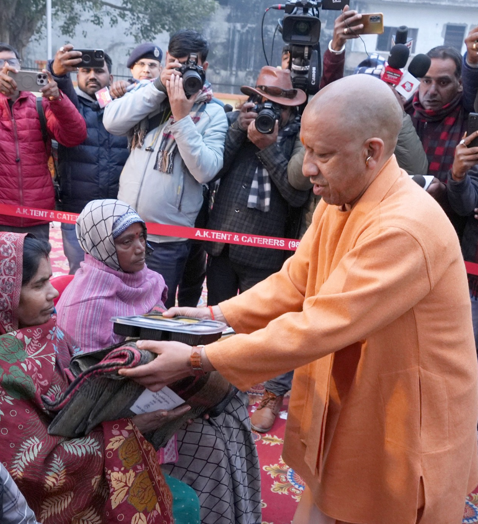 बाहुबलियों और माफियाओं के खिलाफ CM योगी का सख्त रु/ख