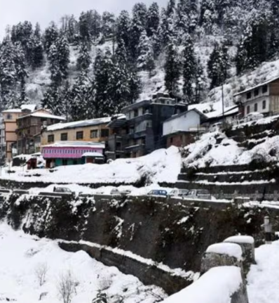 उत्तराखंड का मौसम बदला: पहाड़ों पर बर्फ, मैदानों में ठंड