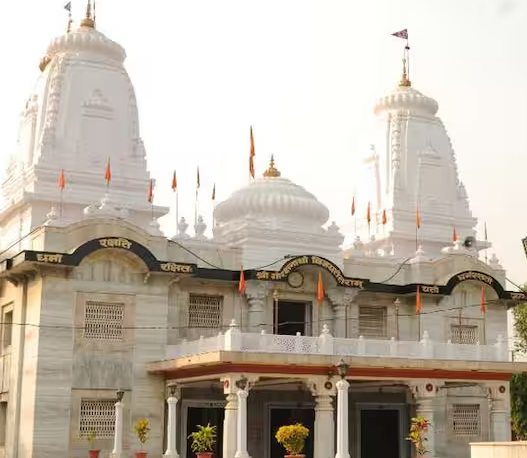 गोरखनाथ मंदिर में खिचड़ी मेला, CM योगी ने दिए सुरक्षा और स्वच्छता के निर्देश