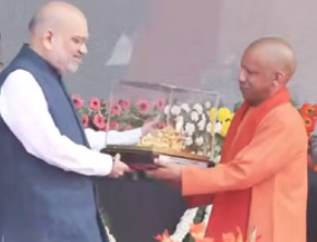 यूपी दिवस मंच से अमित शाह का विप/क्ष पर ती/खा हम/ला