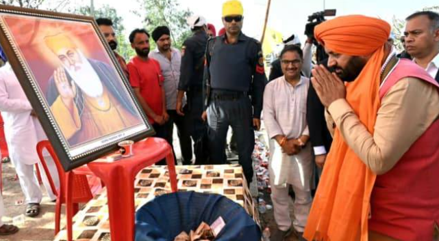 CM सैनी ने गुरुद्वारा श्री चोला साहिब, डेरा बाबा नानक पहुंचकर माथा टेका