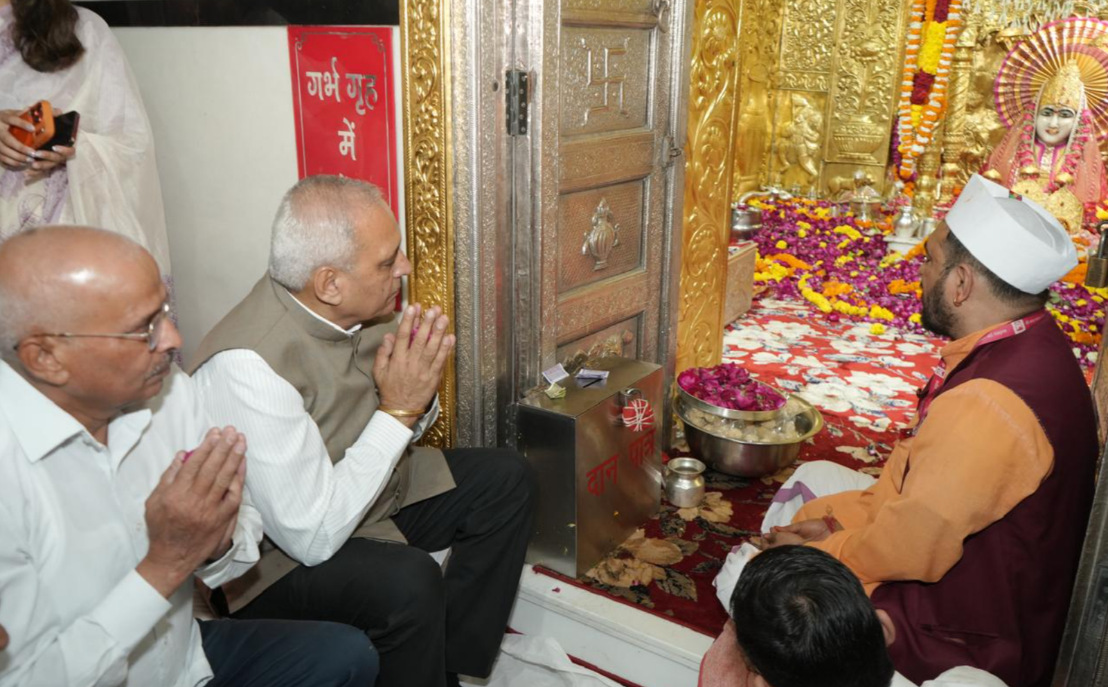 हरियाणा PWD मंत्री रणवीर गंगवा ने माता मनसा देवी मंदिर में की पूजा अर्चना
