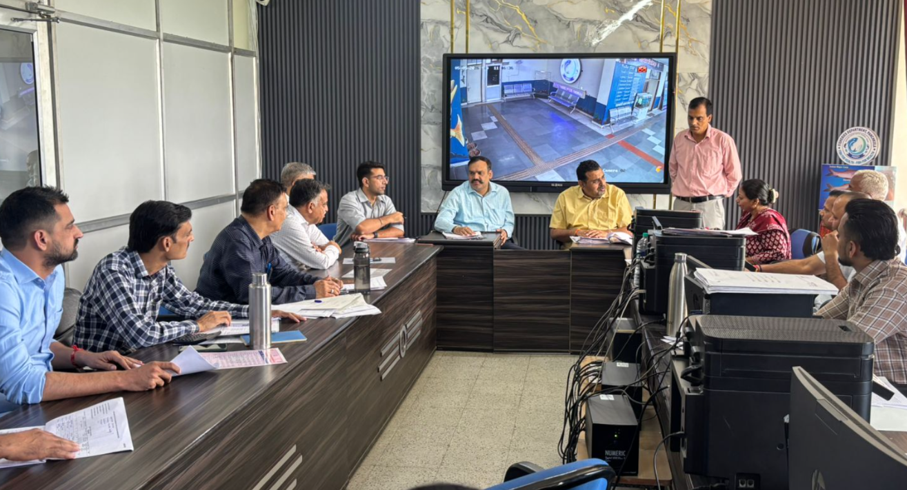 नोडल अधिकारी आशुतोष रंजन ने चुनावी खर्च के निरीक्षण को लेकर बैठक की