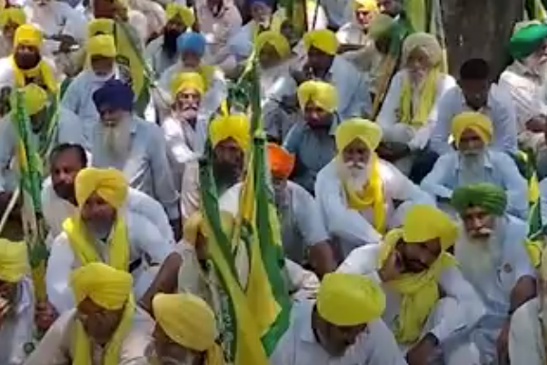 पंजाब किसानों का फिर से शुरु आंदोलन.. पुलिस से हुई झ/ड़प
